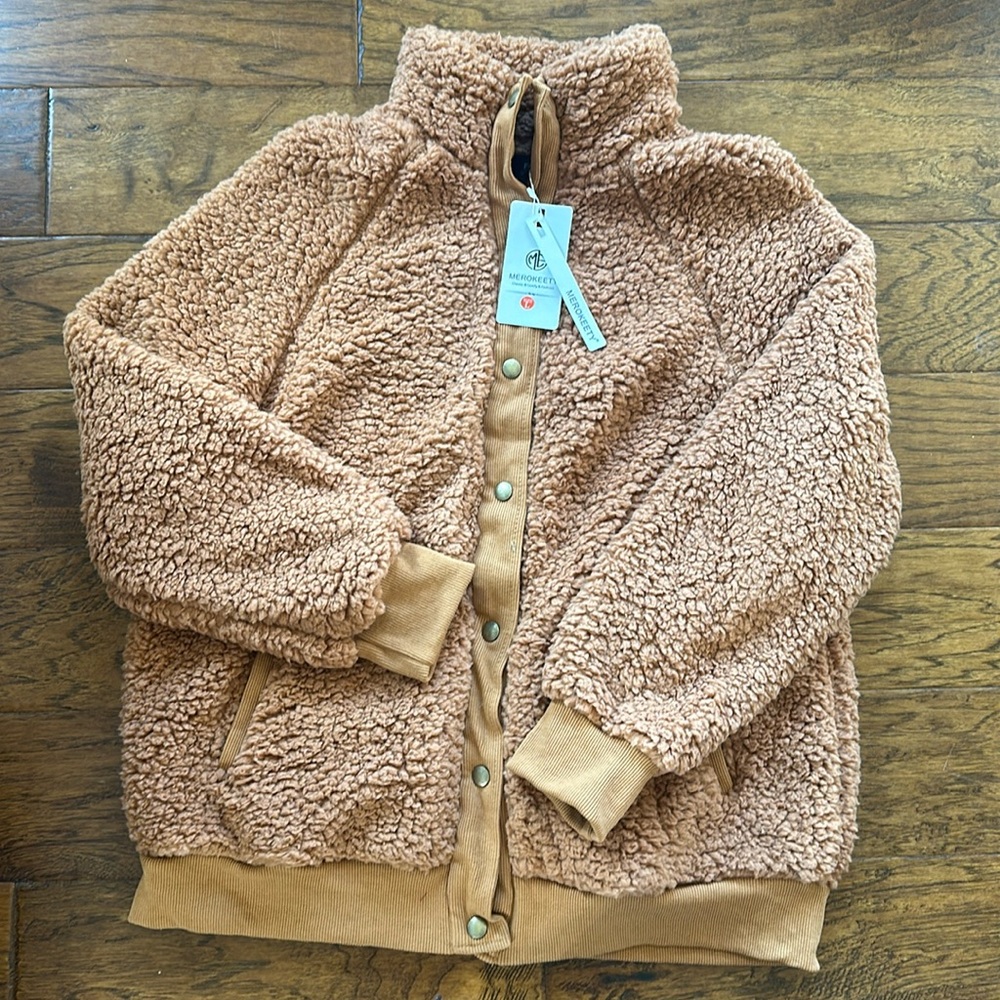 NWT Merokeety Teddy button up jacket! Size Large!!